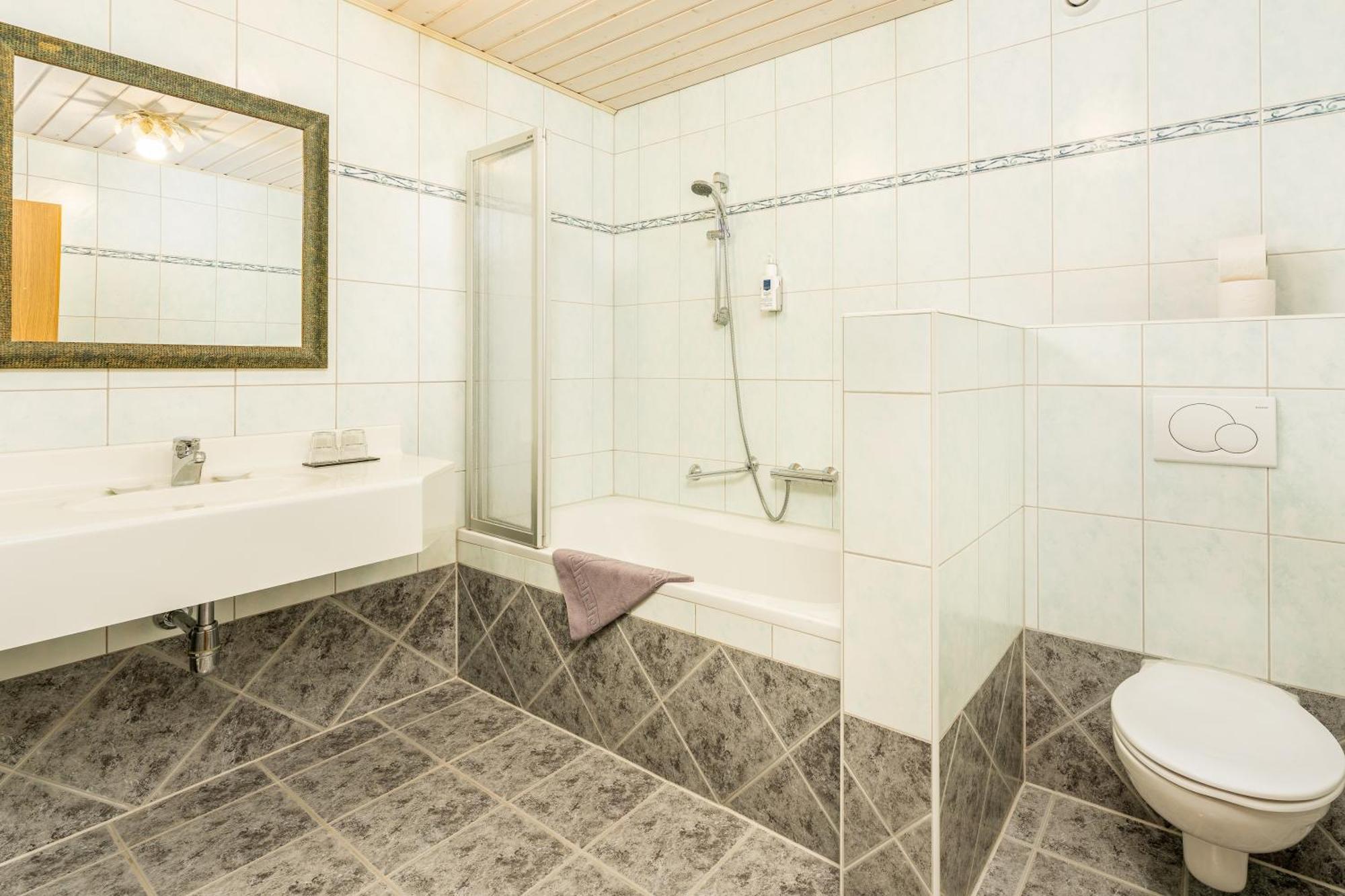 Alpen Wohlfuehlhotel Doerflwirt ไฮน์เซนแบร์ก ภายนอก รูปภาพ