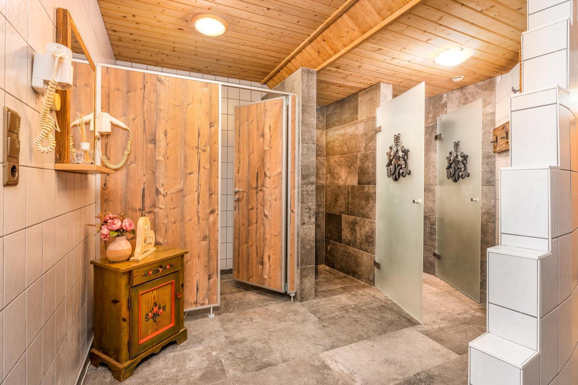 Alpen Wohlfuehlhotel Doerflwirt ไฮน์เซนแบร์ก ภายนอก รูปภาพ