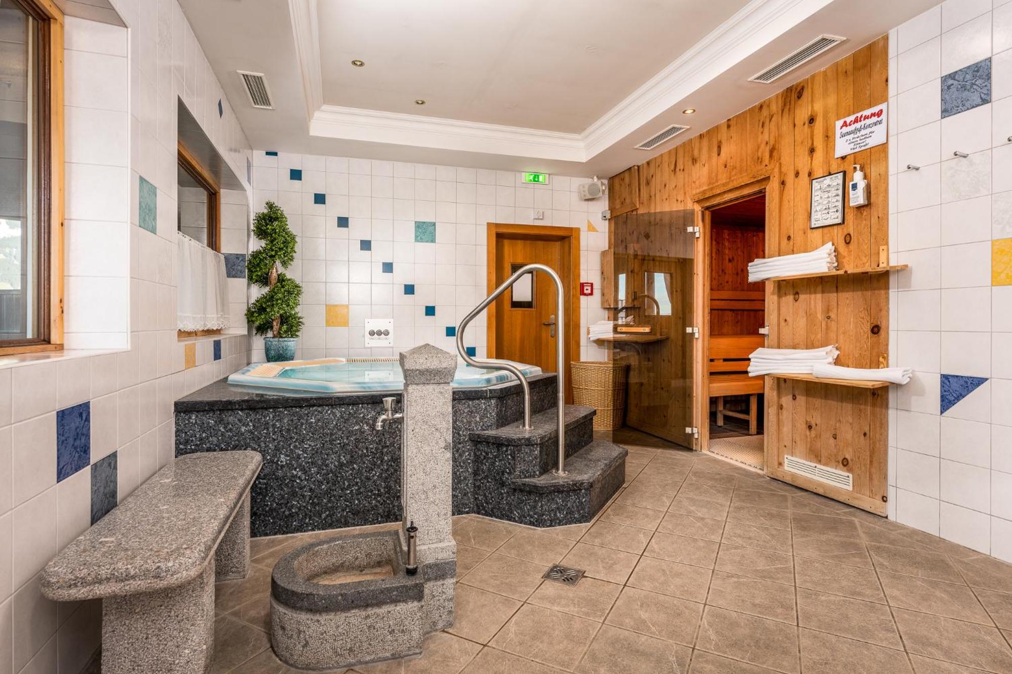 Alpen Wohlfuehlhotel Doerflwirt ไฮน์เซนแบร์ก ภายนอก รูปภาพ